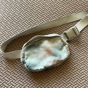 Lululemon cross bag